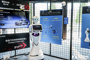 戴姆勒2019“星創高速”第三期成果展示日落幕，智能機器人銷售成亮點